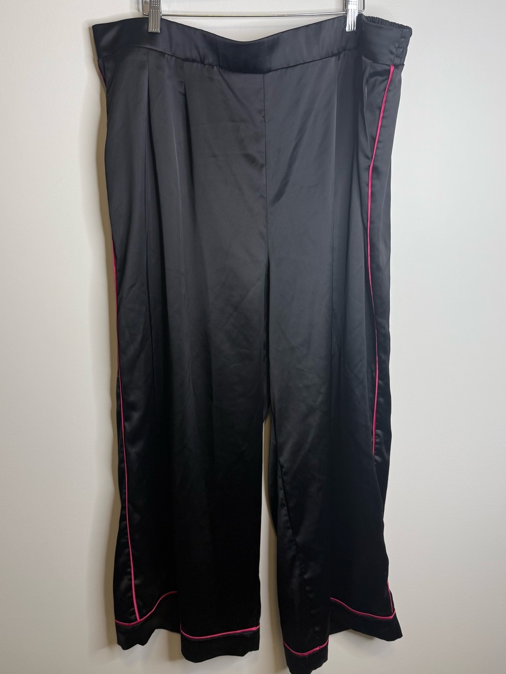 Torrid Black Pull-On Wide Leg Pant Size 3 with pink stripe